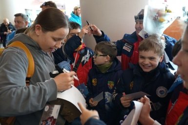 Камчатские болельщики встречают Юлию Плешкову в аэропорту kamgov.ru