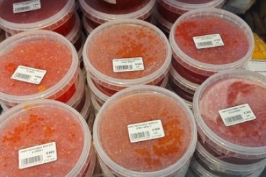 Икры стало больше, но цены в рознице не снижаются