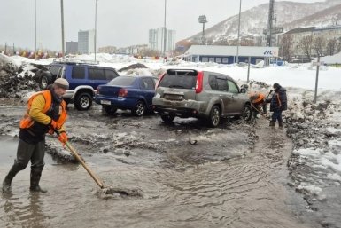 Расчистка дорог Петропавловска-Камчатского от воды и снега пресс-служба администрации ПКГО