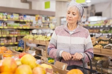 Пенсионерам стоит поторопиться: эти 3 продукта могут пропасть с полок - что лучше купить уже сейчас ИИ Kandinsky (18+)