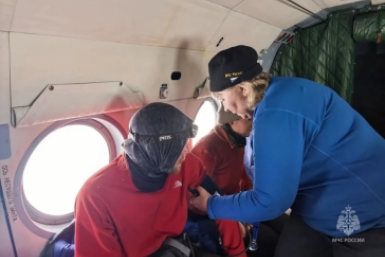 Спасенных на Камчатке туристов доставили к медикам (ФОТО) Пресс-служба ГУ МЧС России по КК 