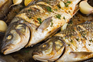 Рыба с чесноком и тмином, от которой не оторваться: 5 минут на сковороде — и гости просят добавку