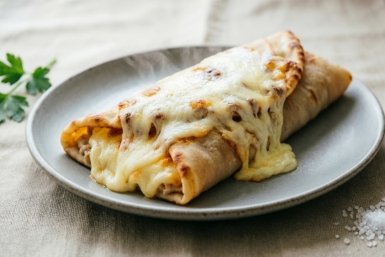 Пирожки "Возьми с собой": намазюкала пюре на лаваш и в духовку на 10 минут — оторваться невозможно