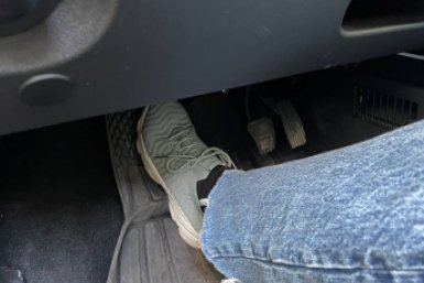 Выжимать сцепление при запуске: почему эта простая привычка может спасти ваш двигатель - или нет? ИА SevastopolMedia