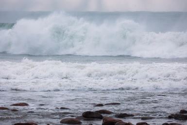 Цунами дошло до Японии после мощного землетрясения