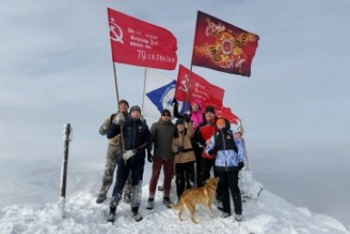В День Победы полицейские Колымы совершили восхождение на гору Комендант УМВД России по Магаданской области