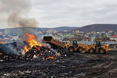 Возгорание на городской свалке в Петропавловске-Камчатском взяли под контроль
