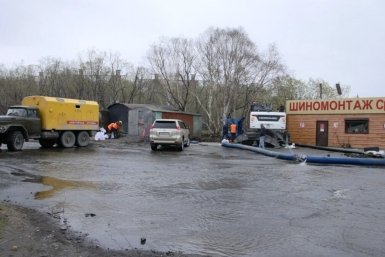 Бригады продолжают устранять подтопление на Северо‑Востоке в столице Камчатки