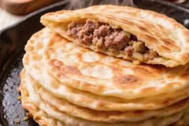 Беру слоёное тесто и фарш: "Мотаю" вкуснейшие лепёшки - жарю за 12 минут на сковороде