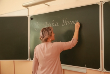 Учителя взыскивают десятки тысяч рублей с учеников за оскорбления