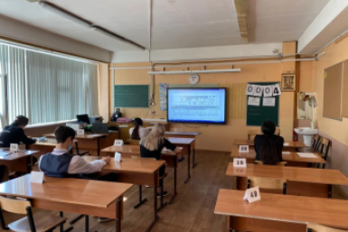 Выпускники-стобалльники Камчатки получат выплаты по 100 тыс. рублей