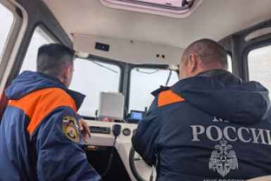 Шестой день ведутся поиски трех рыбаков в Авачинском заливе на Камчатке