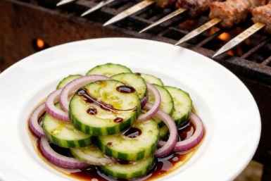 Самый простой салат к шашлыку: Готовим вкуснейшие огурчики по-корейски за 8 минут