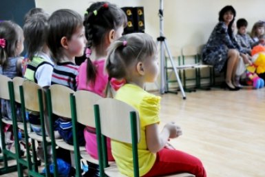 Работу детсадов продлевают до 20:00: эксперты — о том, что ждет родителей