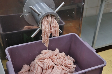 Если сломалась мясорубка, то выручит этот хитрый способ — проверен поколениями