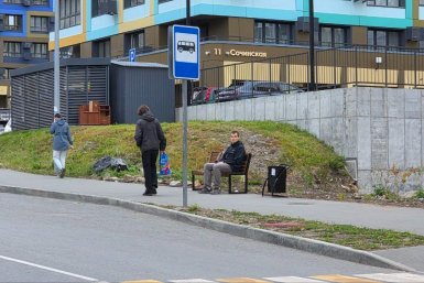 Жители Патрокла благоустроили остановки за свой счет patroklinfo
