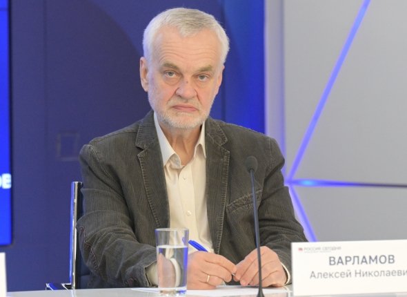 "Будущее литературы - за большими проектами Дальнего Востока и космонавтикой"