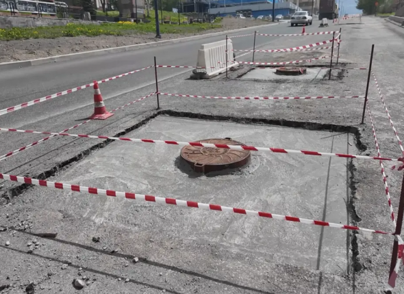 Дорожники поднимают колодцы на улице Ленинской в Петропавловске‑Камчатском  