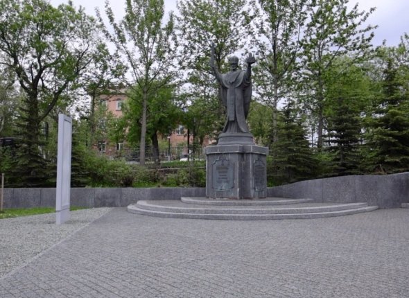 Сквер у памятника Николаю Чудотворцу благоустроили в столице Камчатки