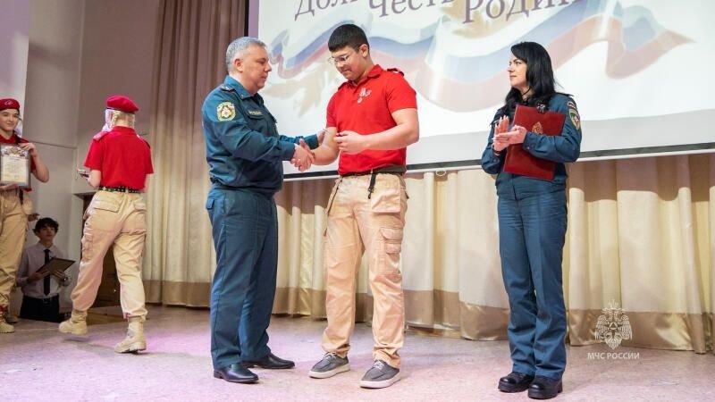 Вручение медали Амиру ГУ МЧС Камчатского края