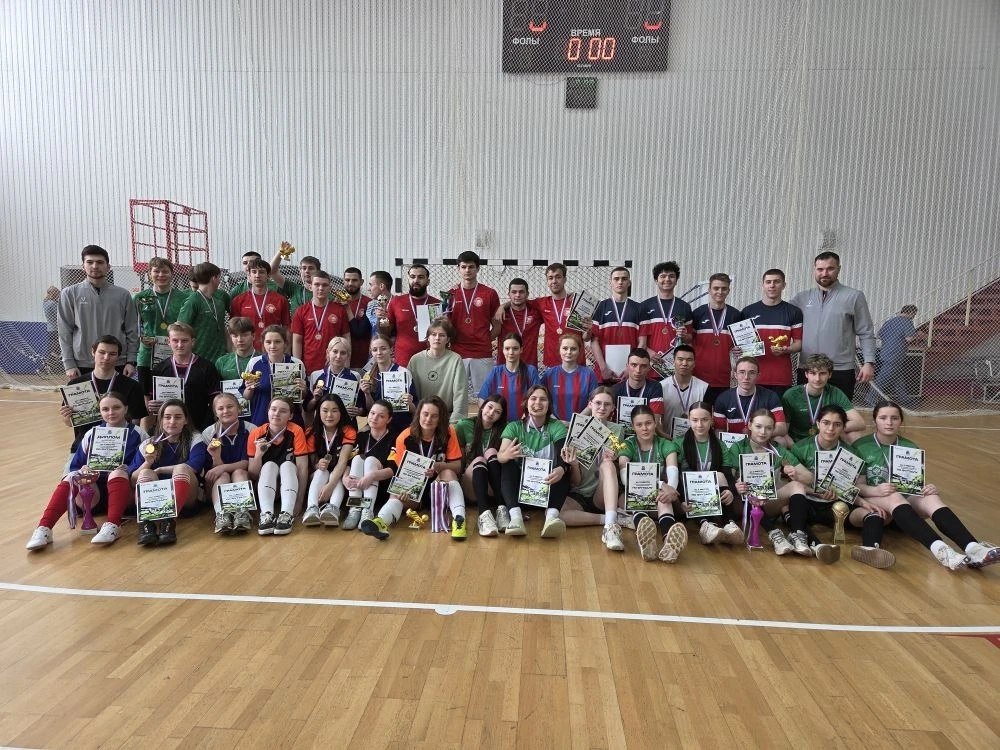Участники соревнований по футзалу пресс-служба минспорта Камчатского края