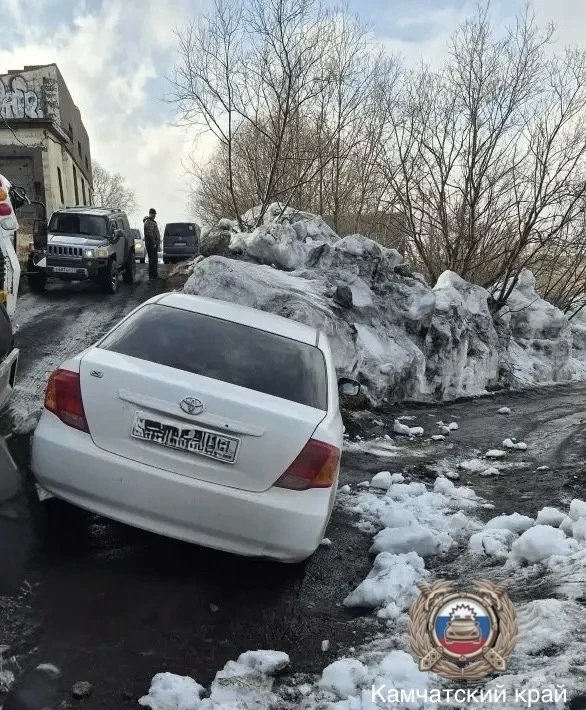 Кадры с места задержания. Автомобиль, на котором нелегал пытался уйти от погони ГАИ. Госавтоинспекция по Петропавловску-Камчатскому
