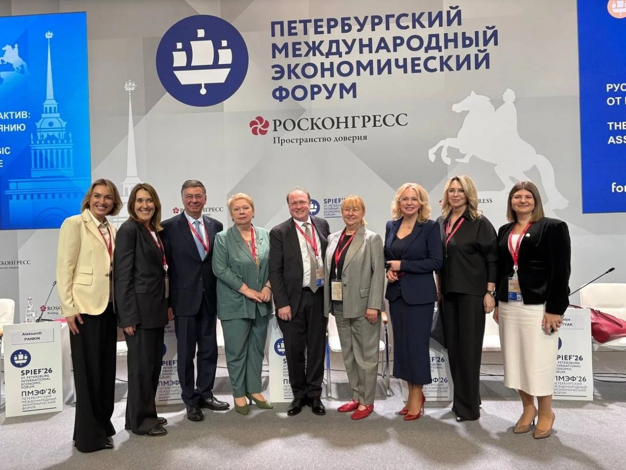 Участники дискуссии, которая прошла на ПМЭФ-2026 в рамках тематической сессии, посвящённой русскому языку Пресс-служба КамГУ имени Витуса Беринга