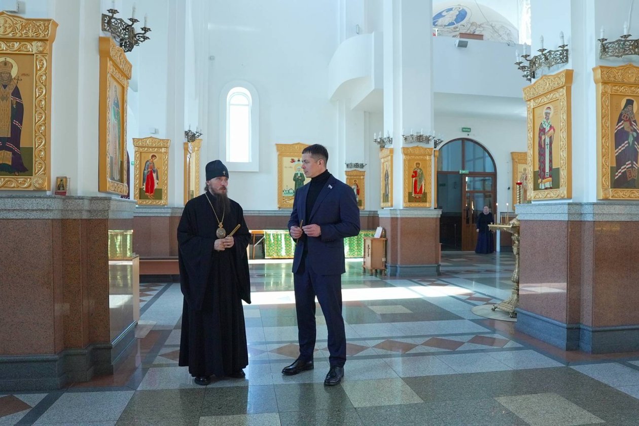 Спикер Меркулов обсуждает с владыкой Феодором строительство новых храмов