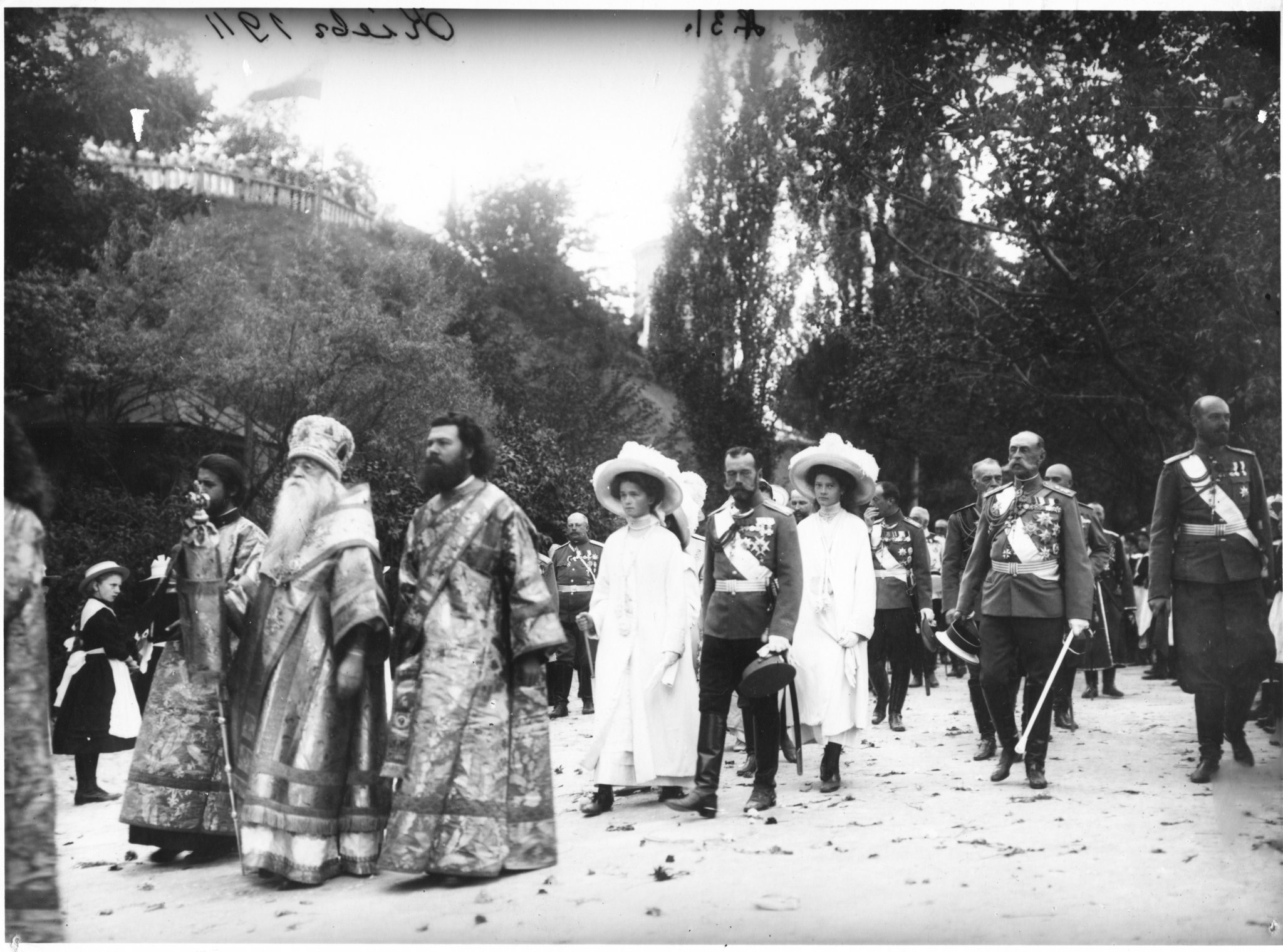 Экспонаты выставки &quotЦарская семья: любовь и милосердие&quot (12+) Камчатский художественный музей