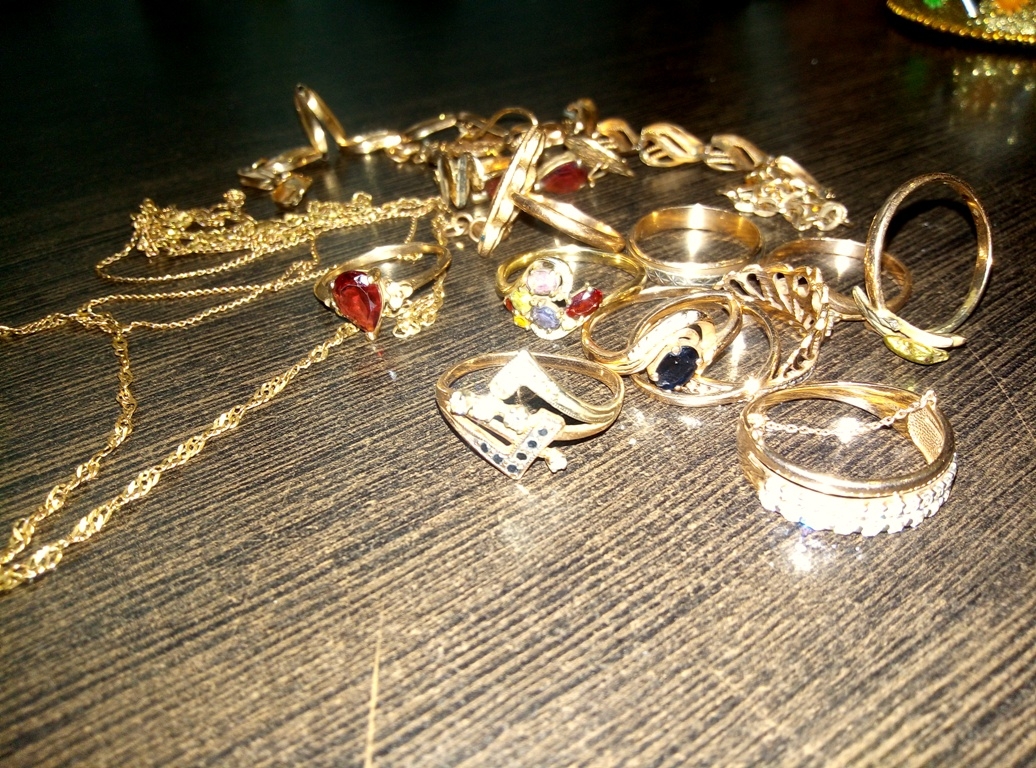 Драгоценности, изделия (кольца, цепочки) Людмила Лата, ИА KrasnodarMedia