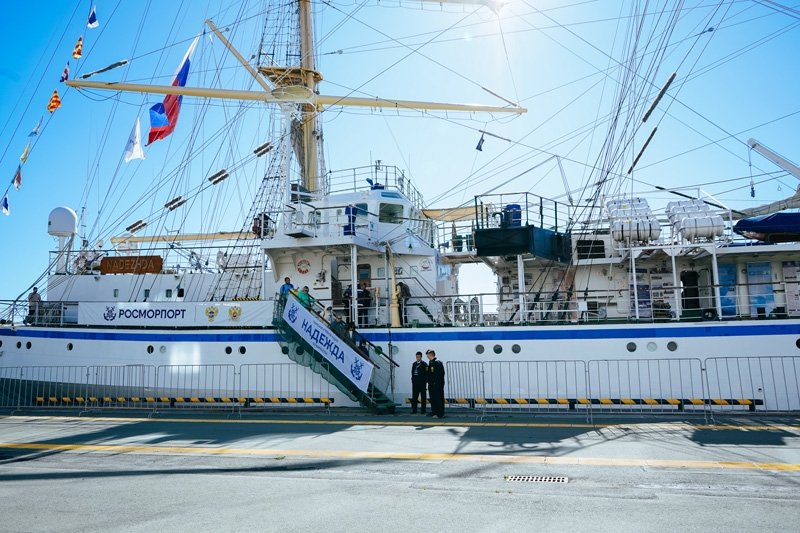 Учебный фрегат &quotНадежда&quot покинул Петропавловск-Камчатский после двух дней открытого борта ФГУП &quotРосморпорт&quot и ФГБОУ ВО &quotКамГУ им. Витуса Беринга&quot
