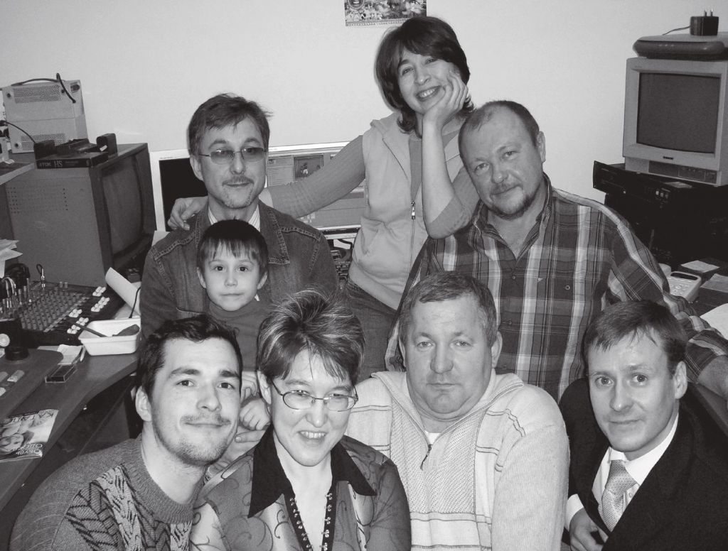 Коллектив Корякской телерадиокомпании (из архива филиала ФГУП ВГТРК ГТРК "Камчатка" в п. Палана) 1990-е гг.