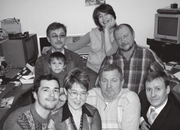 Коллектив Корякской телерадиокомпании (из архива филиала ФГУП ВГТРК ГТРК "Камчатка" в п. Палана) 1990-е гг.